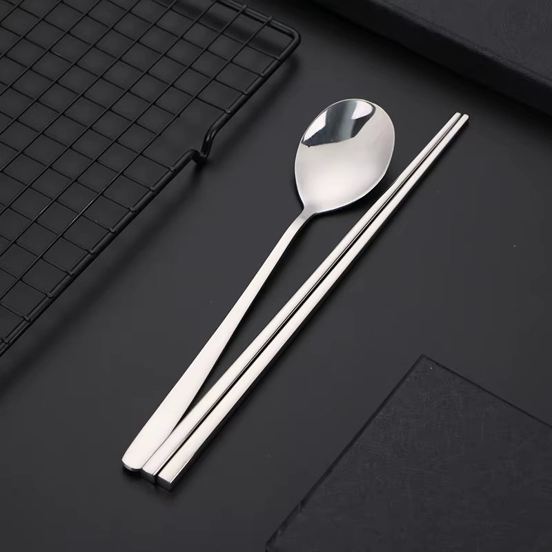 18/10 Korean Stainless Steel Food Chopsticks Spoon Set Long Handle Non-Slip Chopsticks Dessert Spoons Dinnerware Set